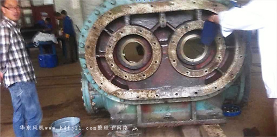 维修罗茨风机.jpg